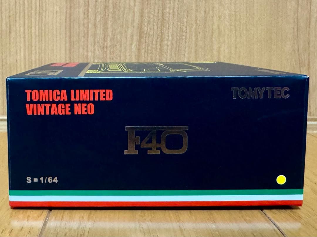 トミカリミテッドヴィンテージネオ フェラーリF40黄　TOMICA NEO