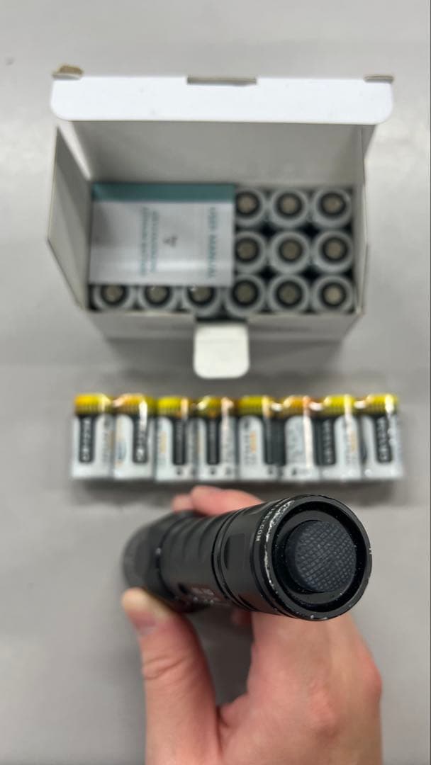 懐中電灯 SUREFIRE バッテリー付き