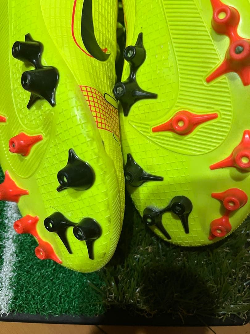 Nike サッカー　スパイクシューズ イエロー/オレンジ　人工芝用