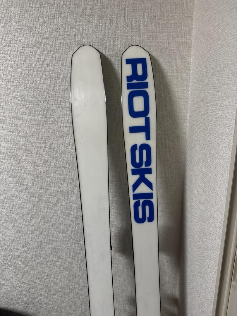 雪ミク RIOT SKIS スキー板 160cm TYROLIA ビンディング