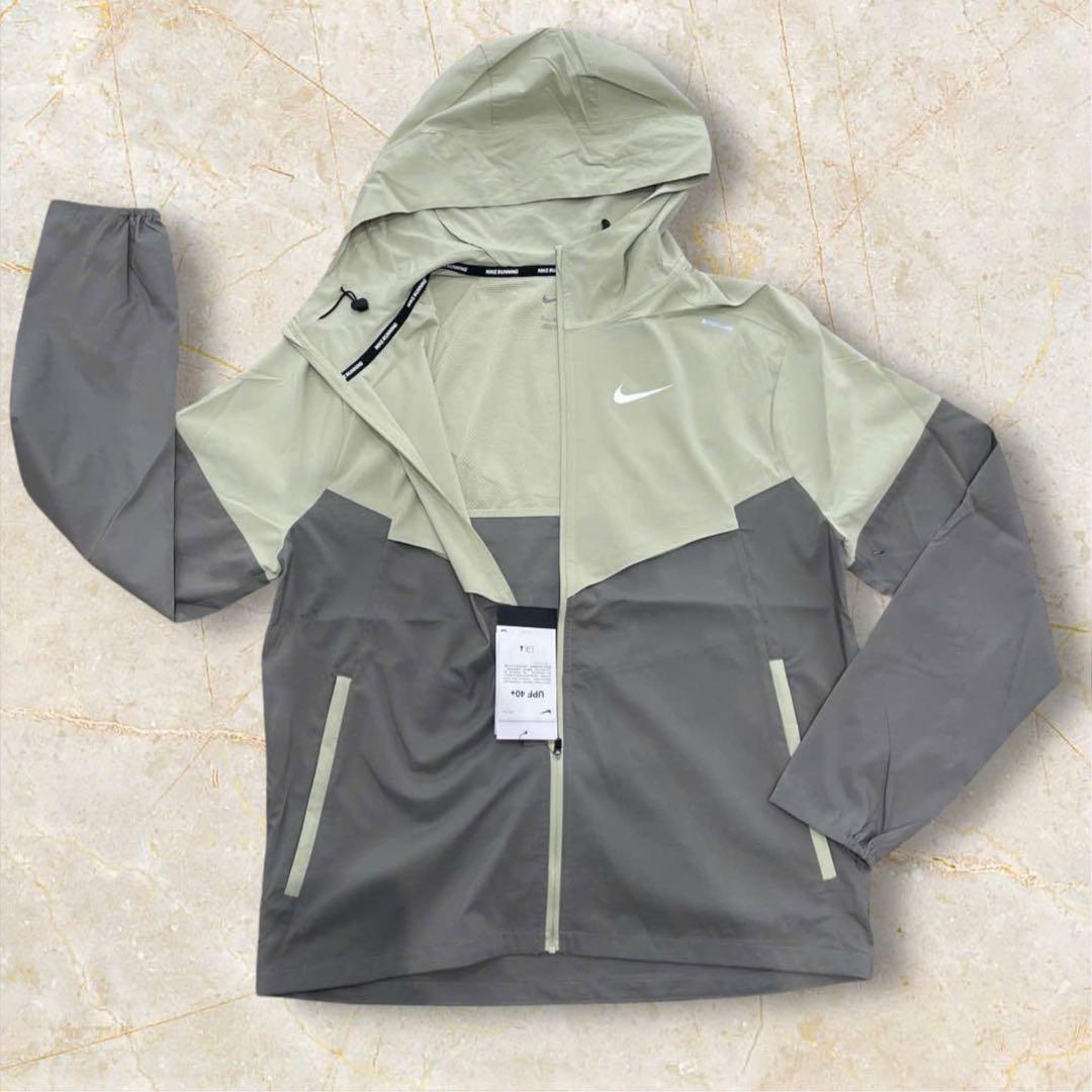新品未使用　NIKE ナイキランニング ウィンドランナー ジャケット