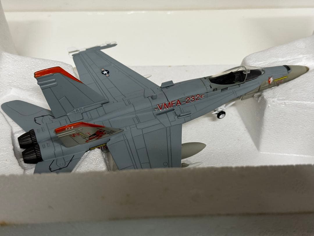 F/A-18 Hornet フルメタルモデル 1:72