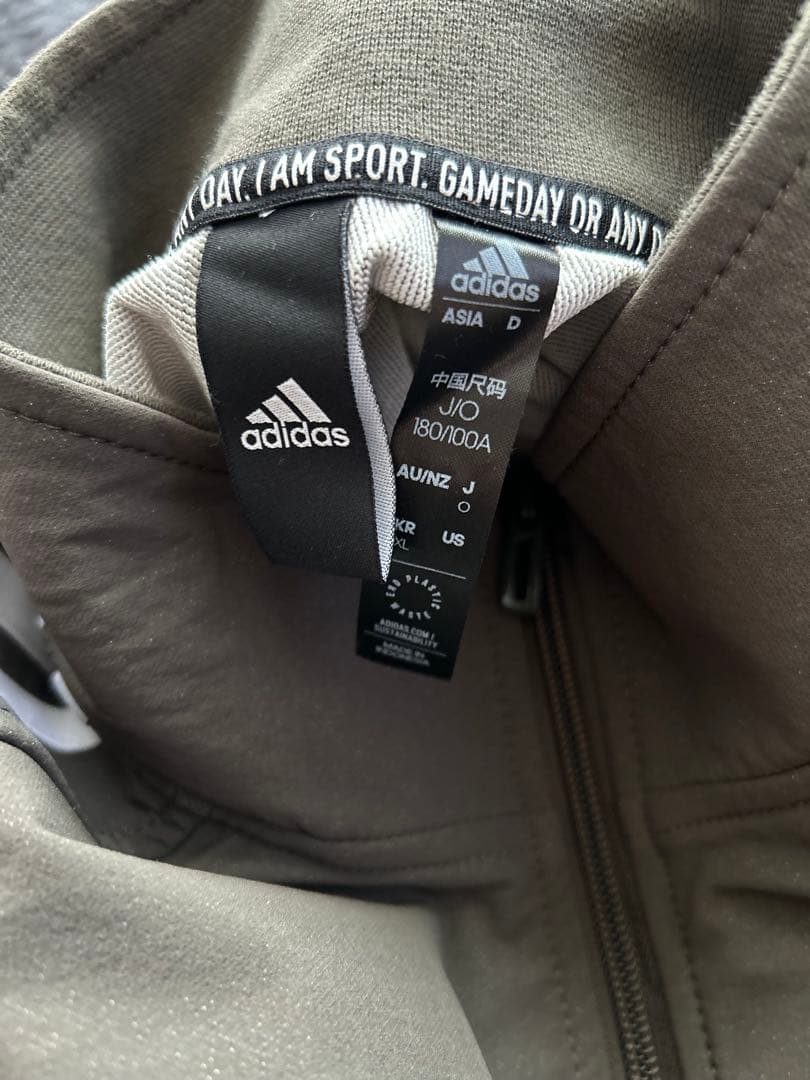 adidas ジャージ　メンズ　セットアップ