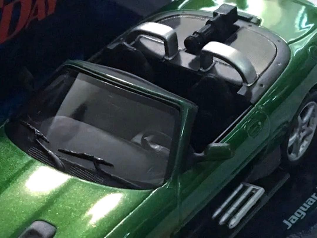 当時モノ ミニチャンプス 007 1/43 ジャガー XKR ロードスター