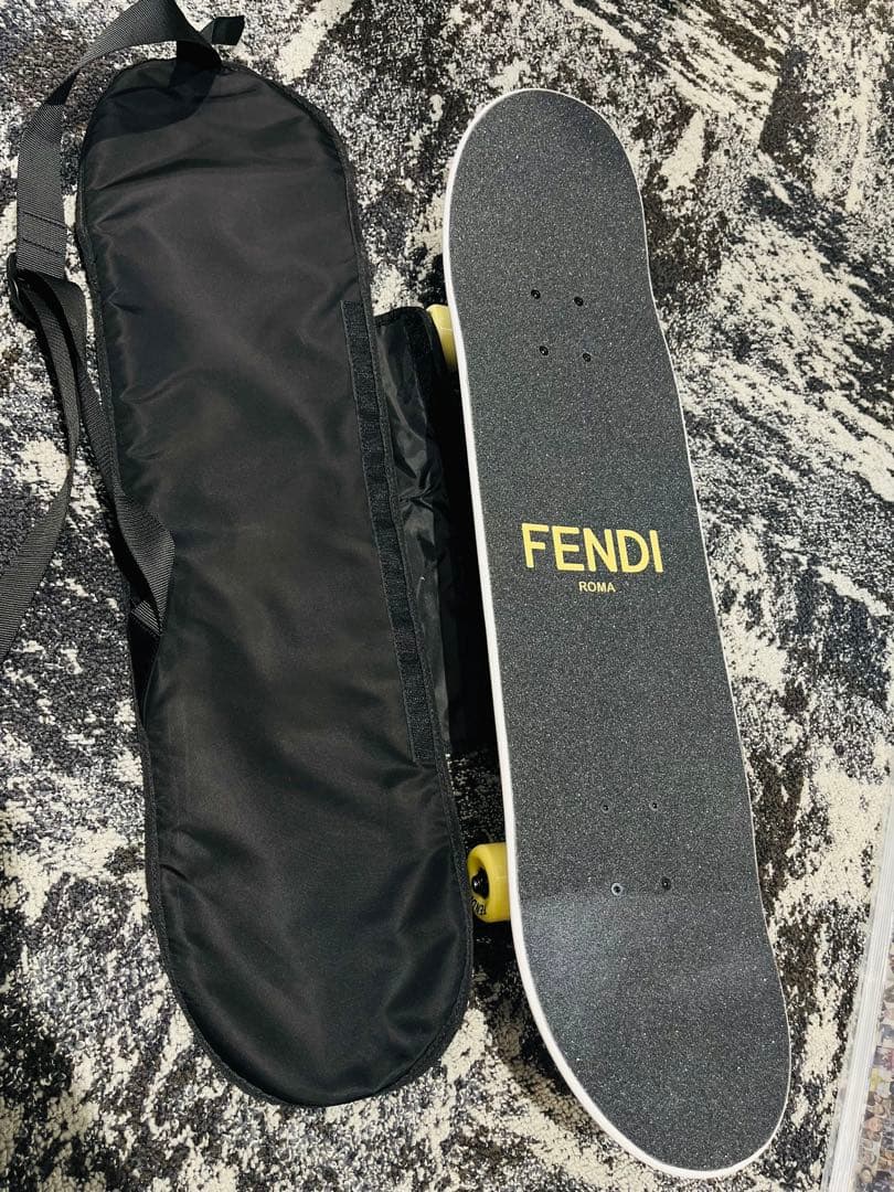 新品未使用　FENDI ROMA スケートボード