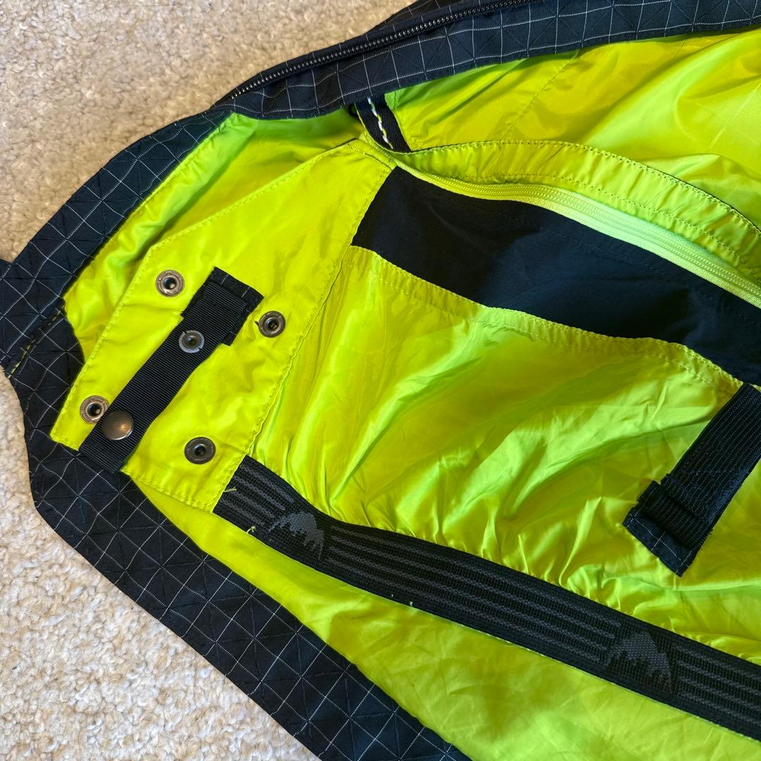 BURTON スノーボードジャケット 防水衣類専用の洗剤で洗いました。