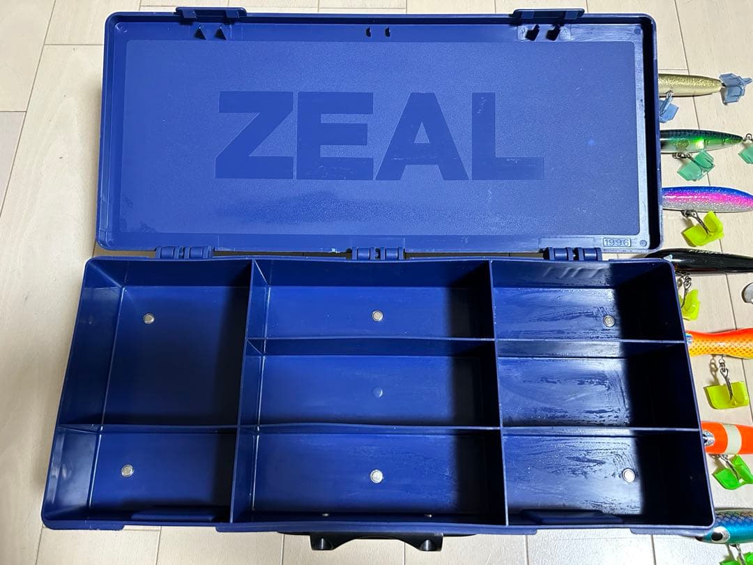 ZEAL zeal AMAZONAS 両開き　ルアー付き　アマゾンボックス