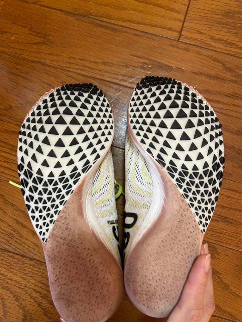 田中希美着用モデル NEWBALANCE FuelCell 5280 v2
