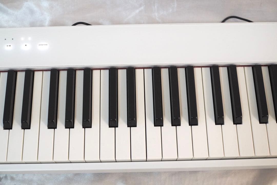 CASIO Privia PX-S1100WE ホワイト 88鍵 電子ピアノ