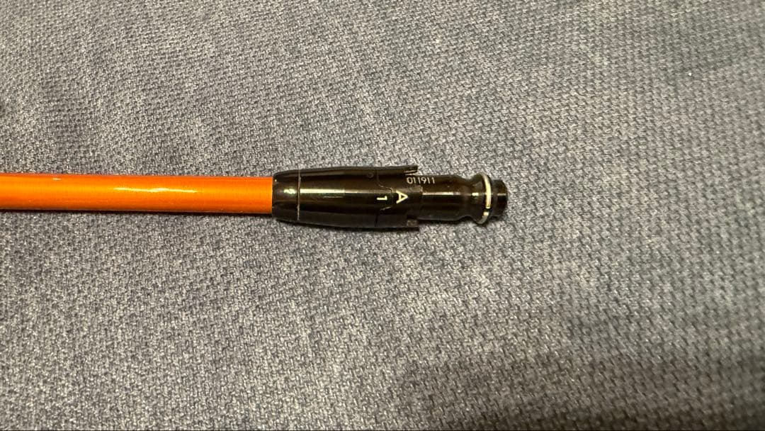 グラファイトTourAD DI-5s 5番ウッド用。タイトリストスリーブ付き