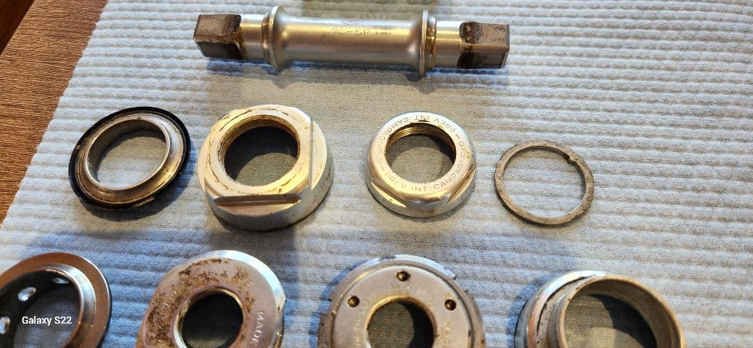 Campagnoloボトムブラケット パーツ　写真のものが全てです。
