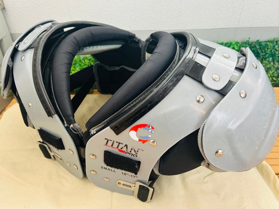Schutt ヘルメット 黒　Titan ショルダー