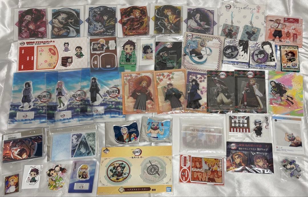 鬼滅の刃 アクリルスタンド 缶バッジ 色紙 カード まとめ売り 1500点以上