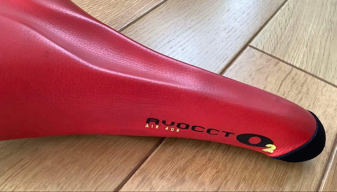 【中古】AVOCET O2 赤 サドル