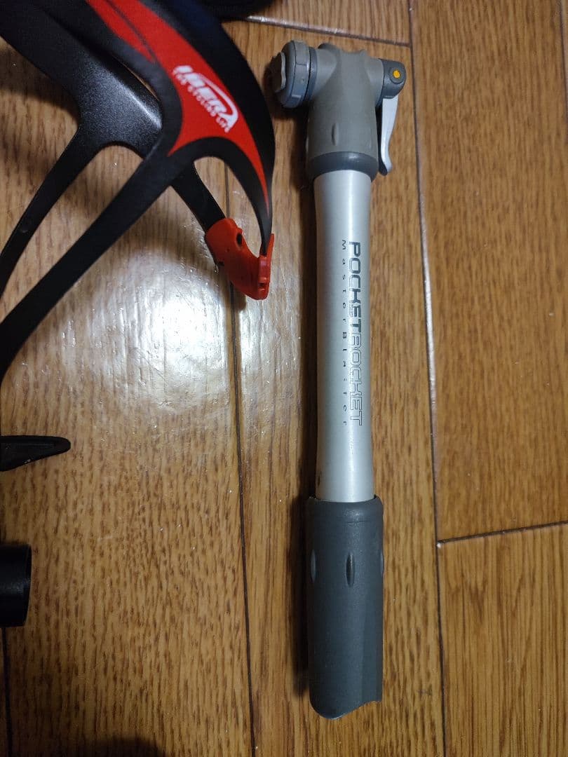 サイクリングアクセサリー7点バッグ、サドル、ポンプ、自転車バッグ、ドリンクホルダ