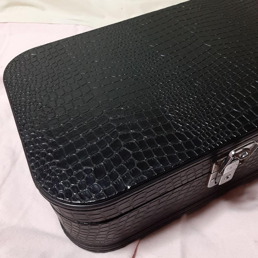 特上沖縄三線◆蛇柄デザイン人工皮革製◆手掛け金色刺繍左三つ巴◆ハードケース付き