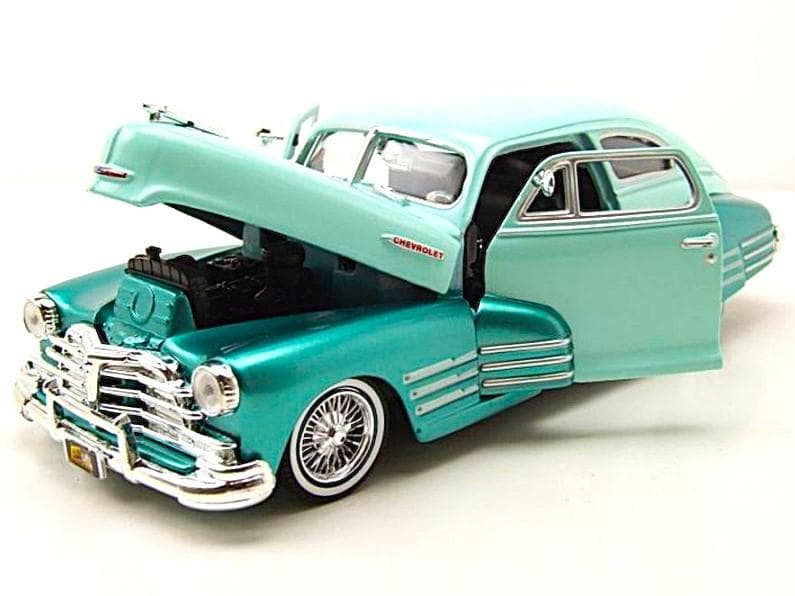 ミニカー Motormax 1948 Chevy Fleetline Lowrider