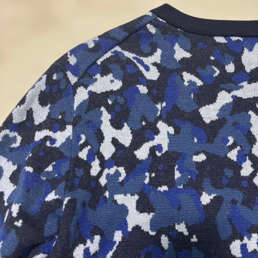 ちび ブリーフィング カモVネックニット ブルー L