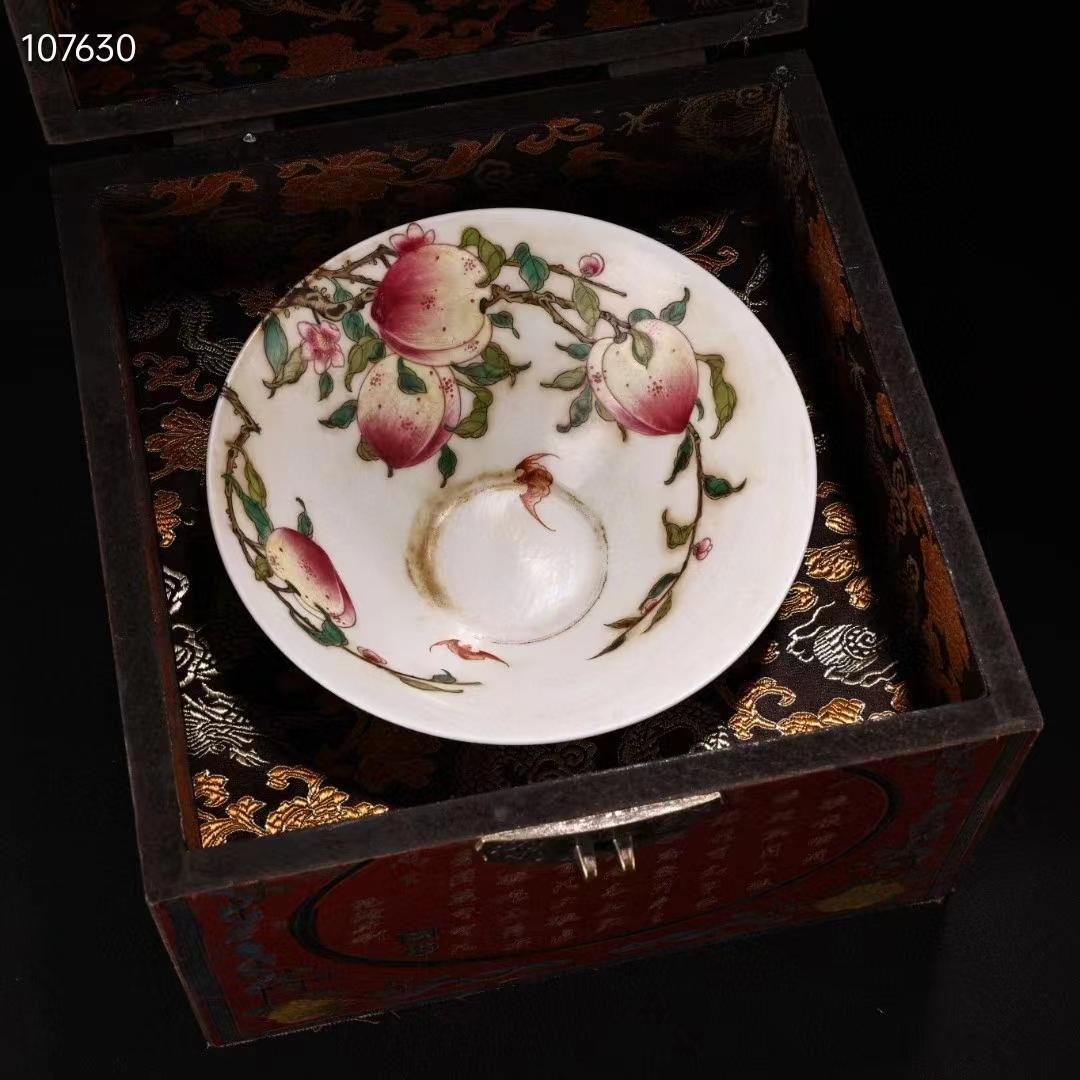 中国古美術・旧藏・古陶瓷品・手描き・粉彩・寿桃紋・瓷碗・彩繪・箱付・置物・古賞物