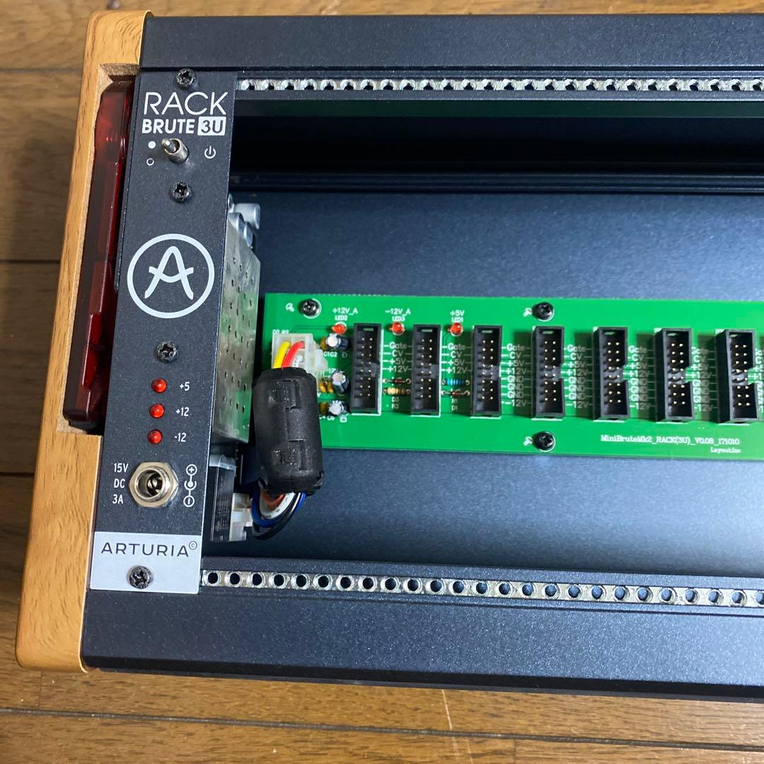 ARTURIA Rack Brute 3U モジュラーシンセラック