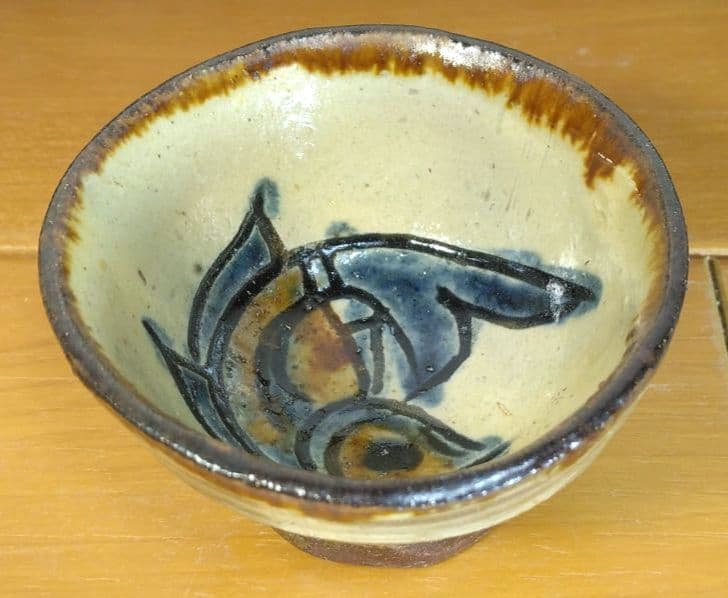 人間国宝 金城次郎 壷屋焼 ぐい呑(魚紋) 栞 共箱 美品 壺屋焼 やちむん