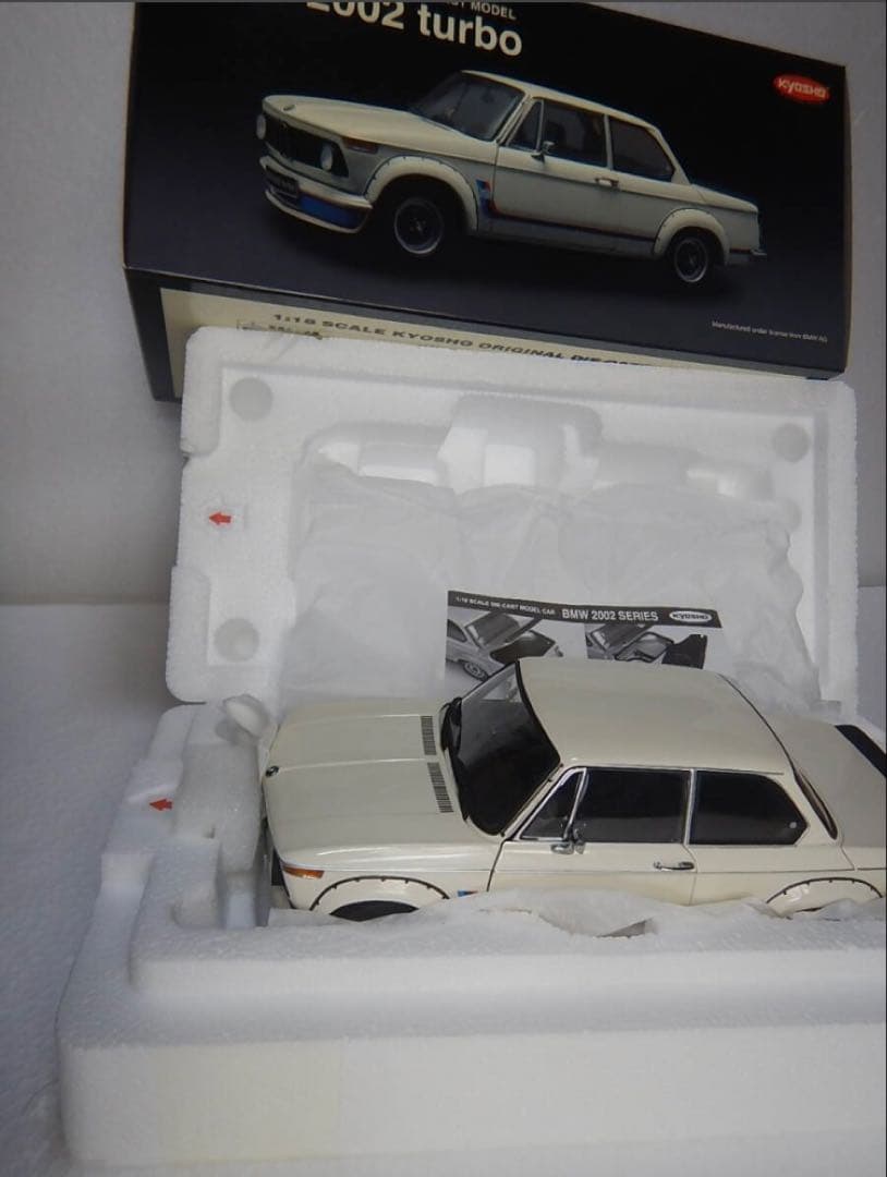KYOSHO 1/18  2002turbo （White)絶版稀少モデル