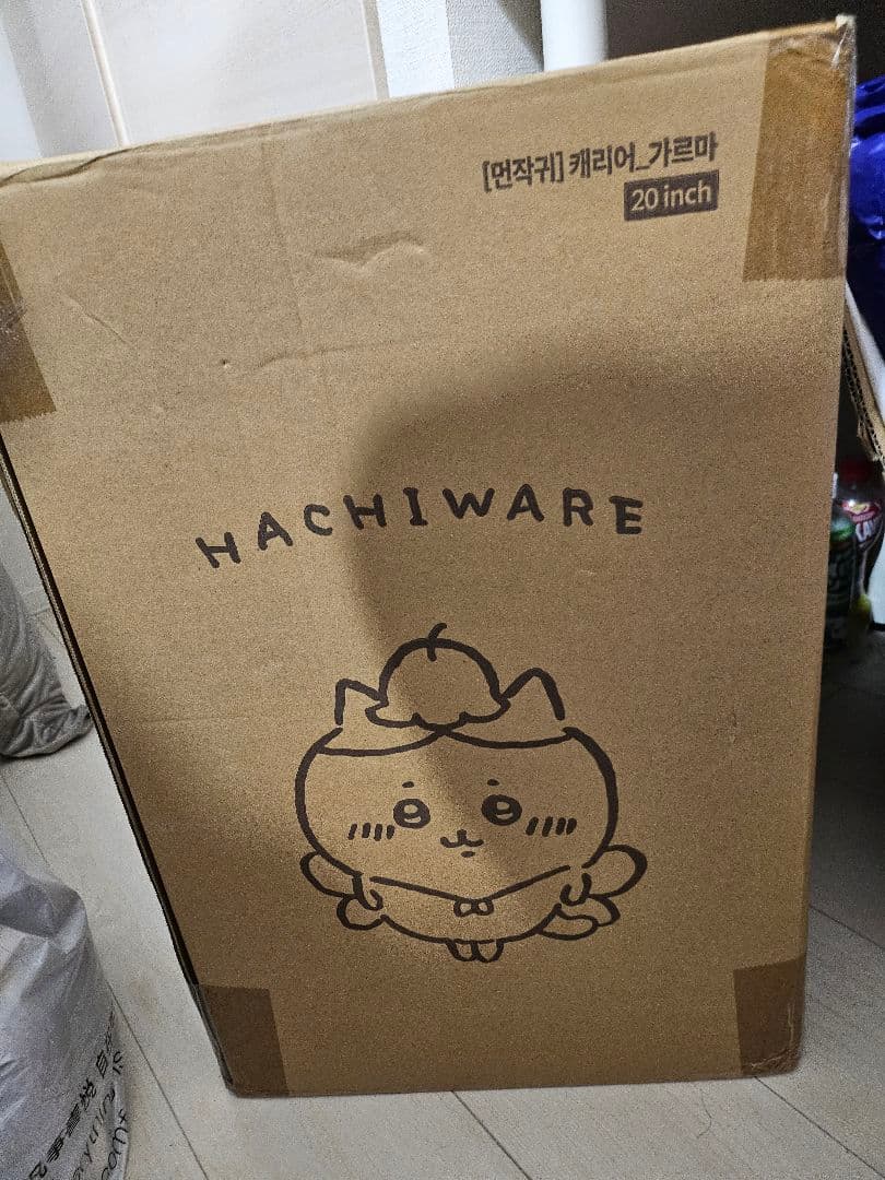 ちいかわ　ハチワレ　キャリーケース