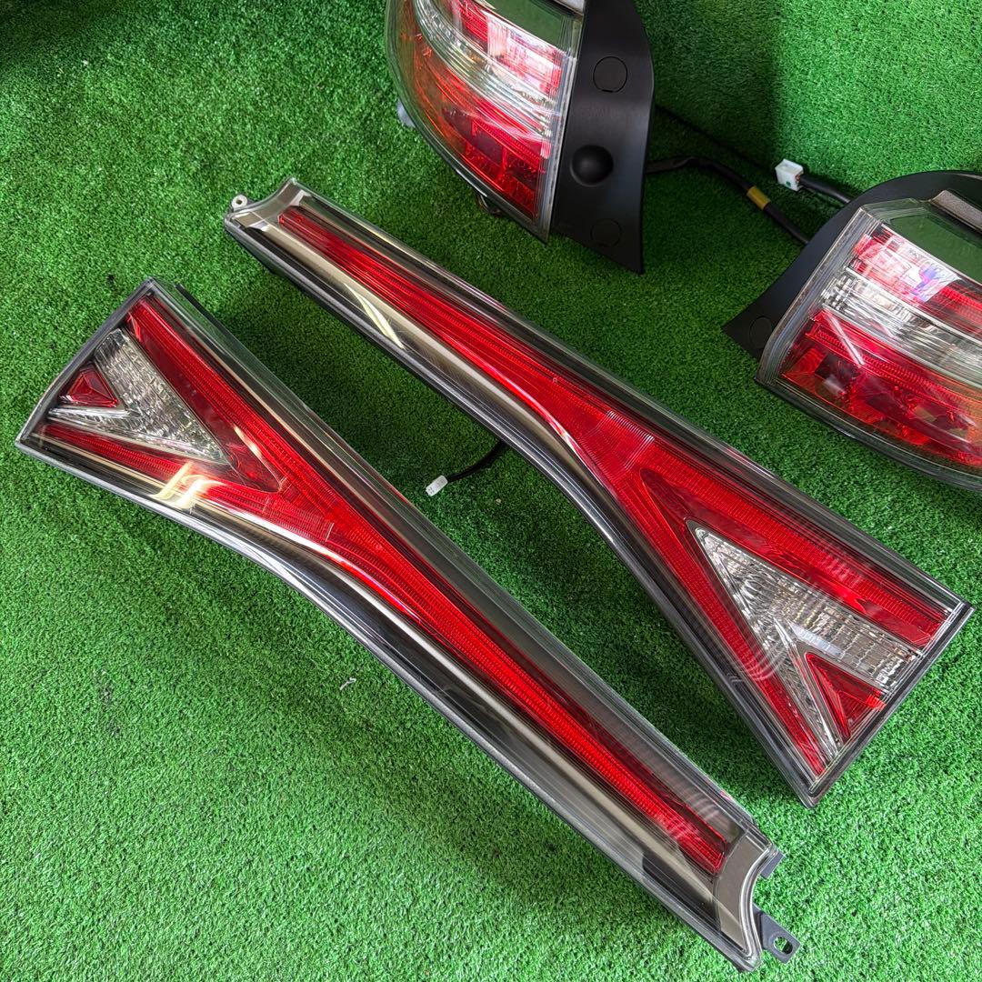 2014年 トヨタ Sai AZK10 後期 純正 左右テールランプセット