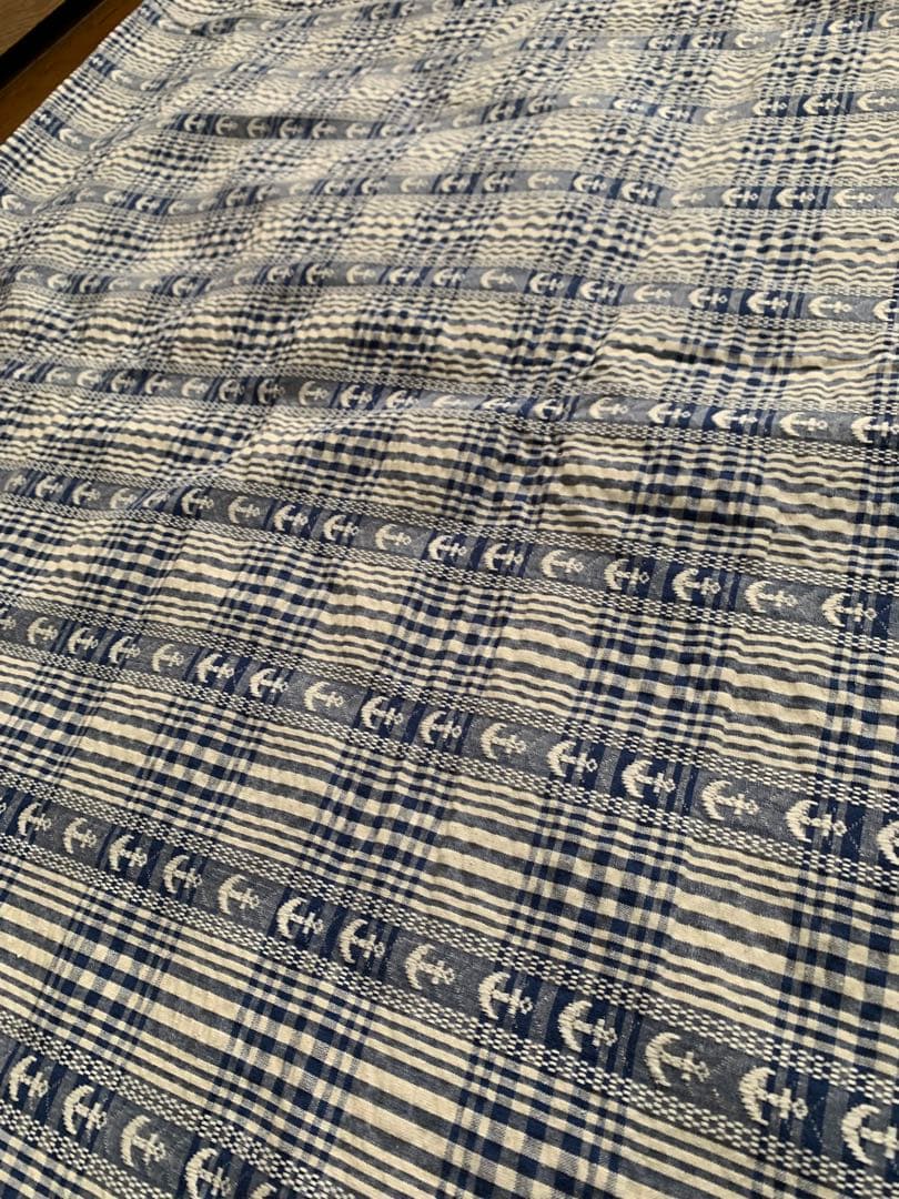 ネイビーとホワイトのチェック柄・いかり柄　シワ加工あり　370cm×120cm