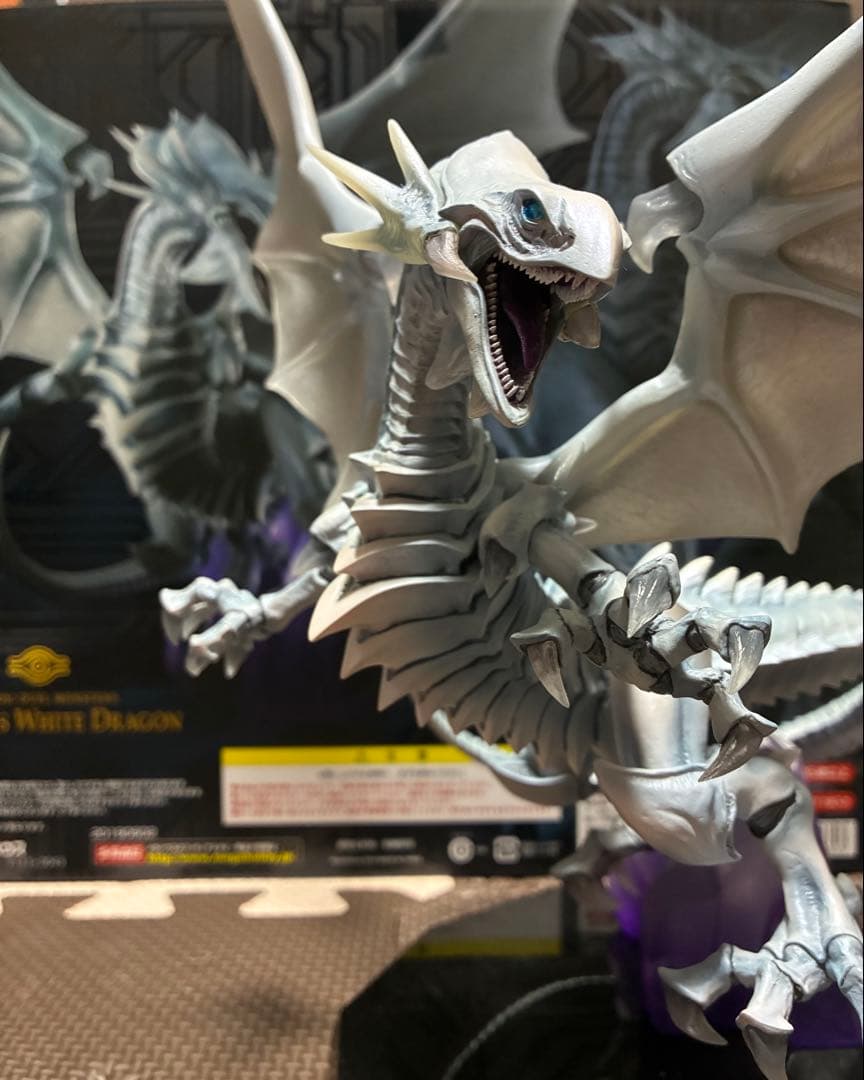 青眼の白龍「遊戯王デュエルモンスターズ」 ART WORKS MONSTERS