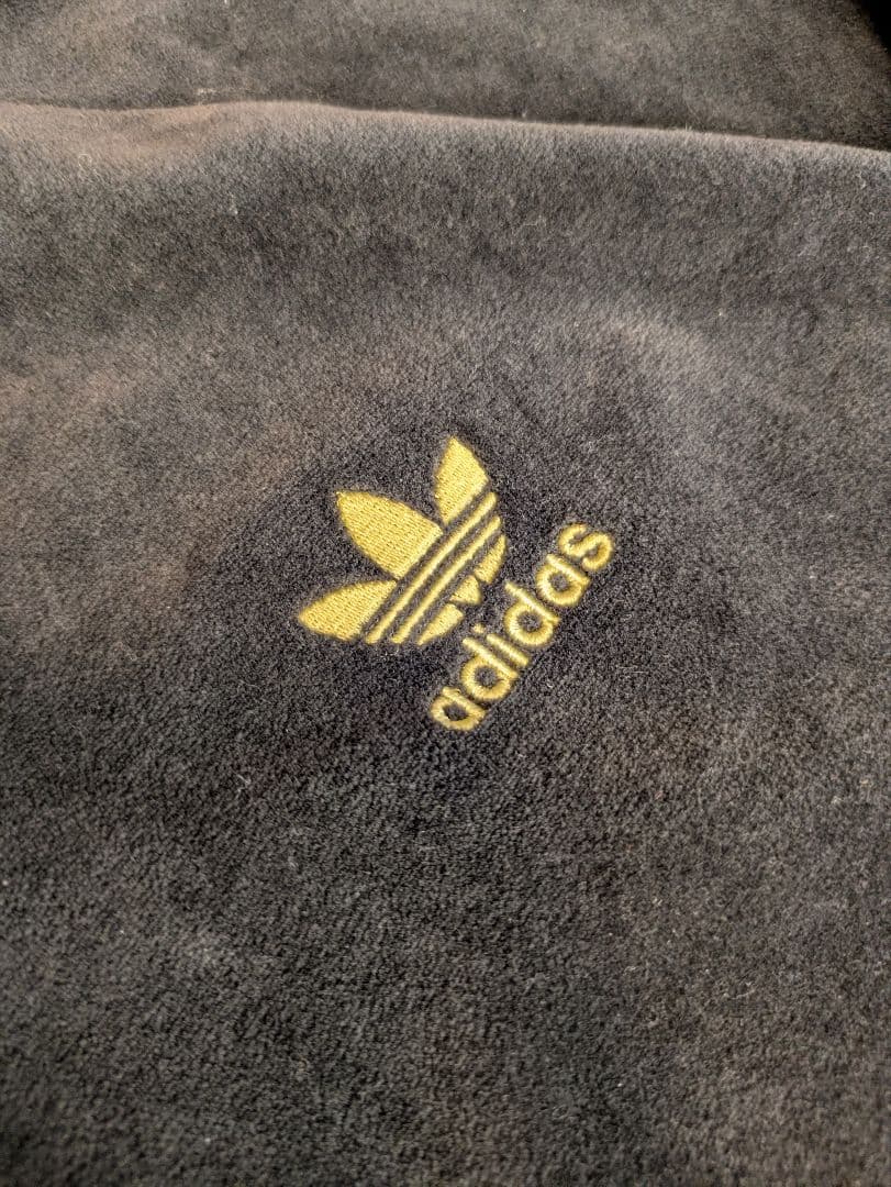 adidas ジャージジャケット HR3445　ベロア　黒金