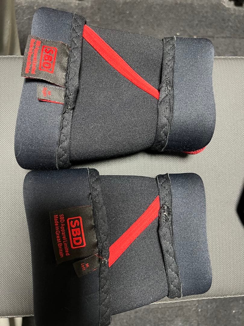 SBD ニースリーブ 黒 赤 Mサイズ