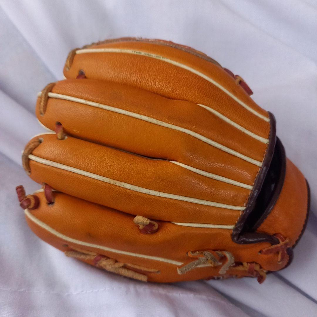野球ボールとミニチュアグローブのセット