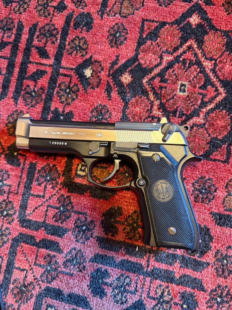 ストライクウォーリア　M92F スライドシルバー　ガスガン　 ホルスター
