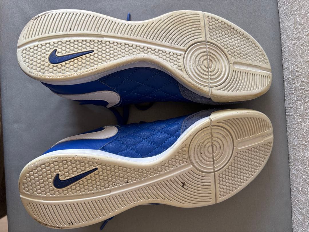 NIKE ティエンポロナウジーニョ フットサルシューズ