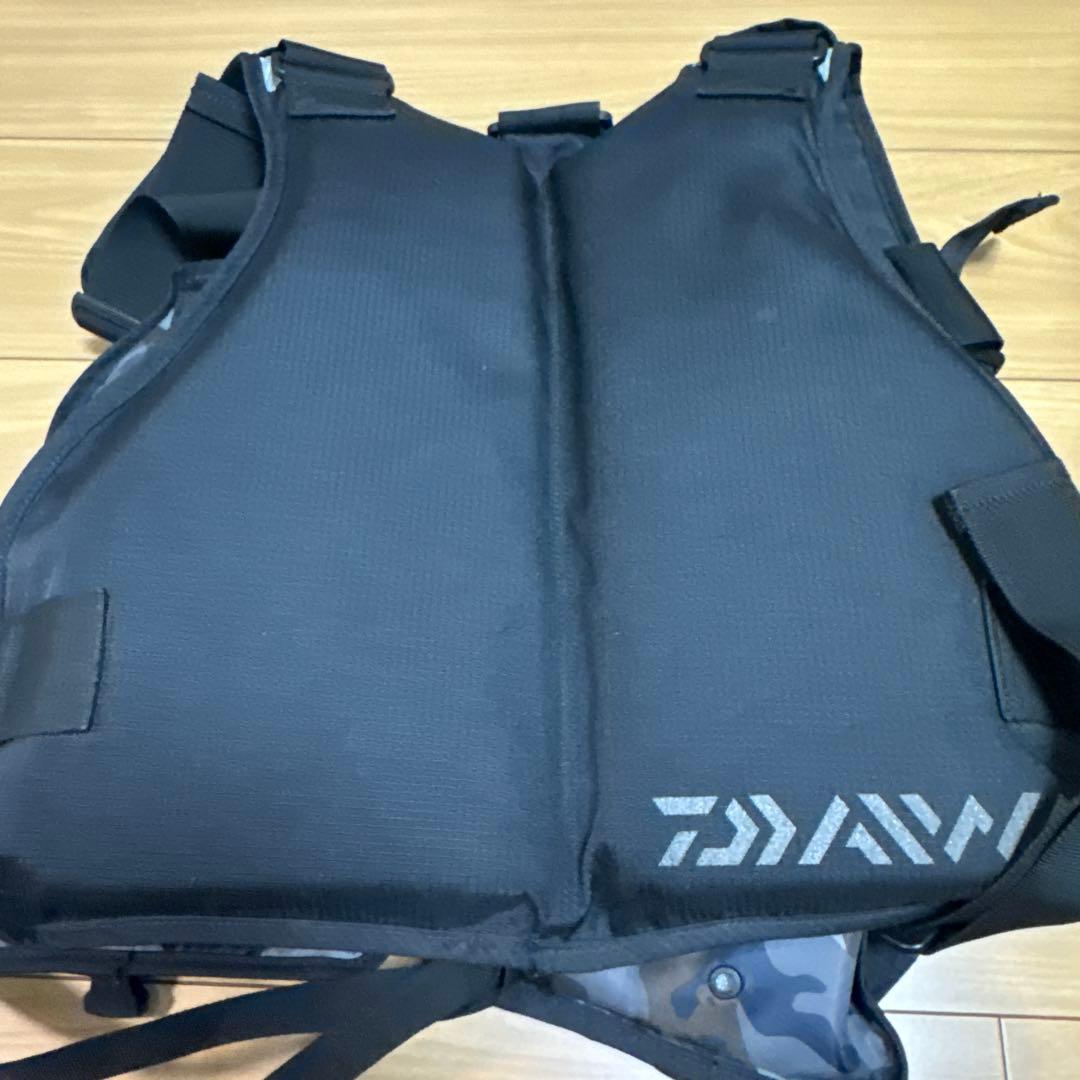 DAIWA ダイワ フローティングベスト DF6406 ケース1個付き