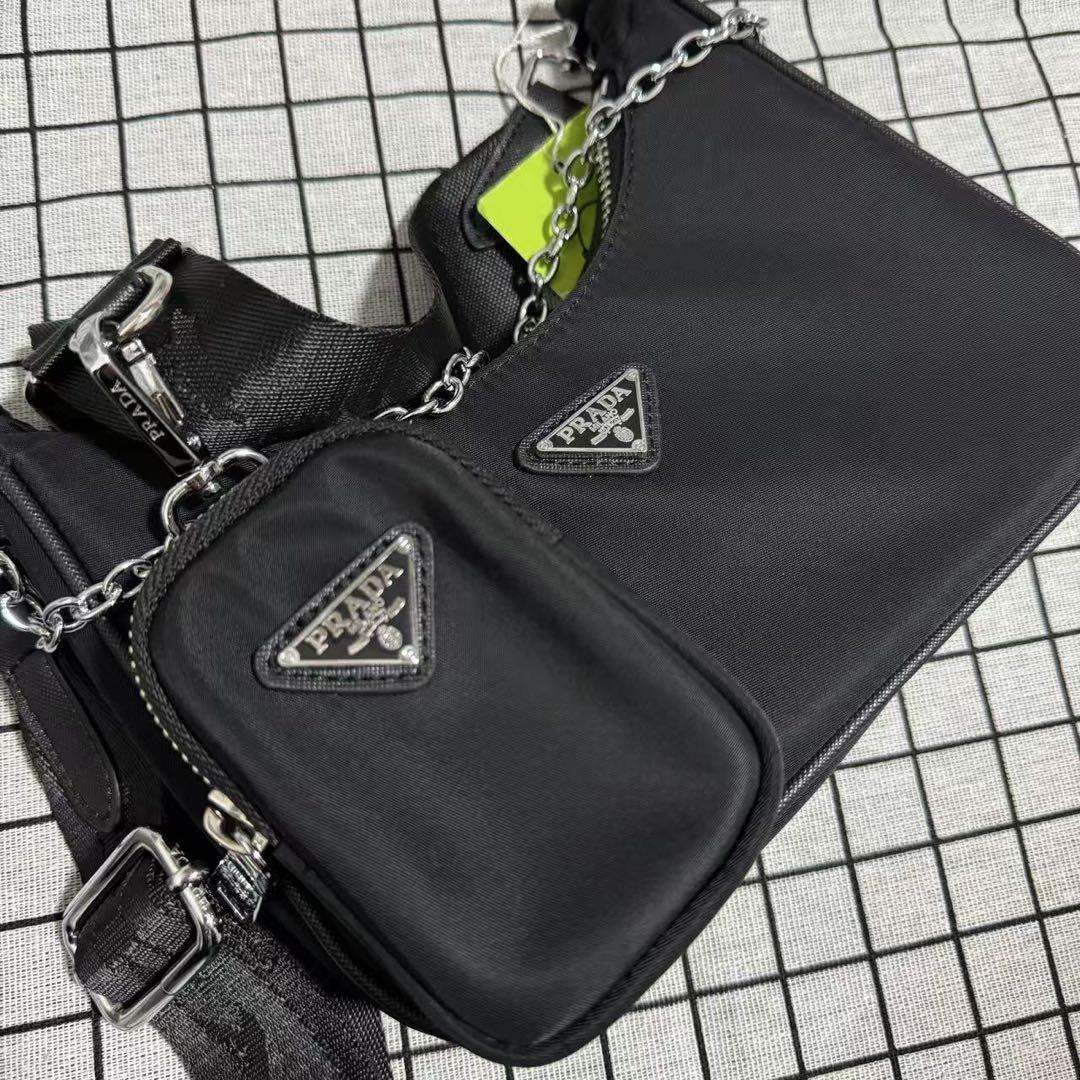 PRADA ノベルティ ショルダーバッグ ブラック
