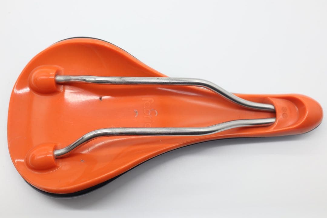 FABRIC Scoop Radius Race サドル ピスト ブルーラグ