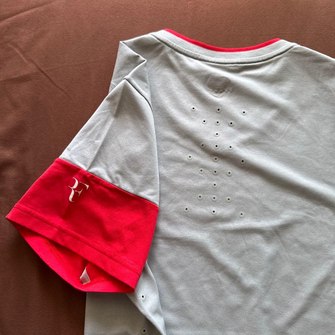 Nike フェデラーVネック Tシャツ グレー