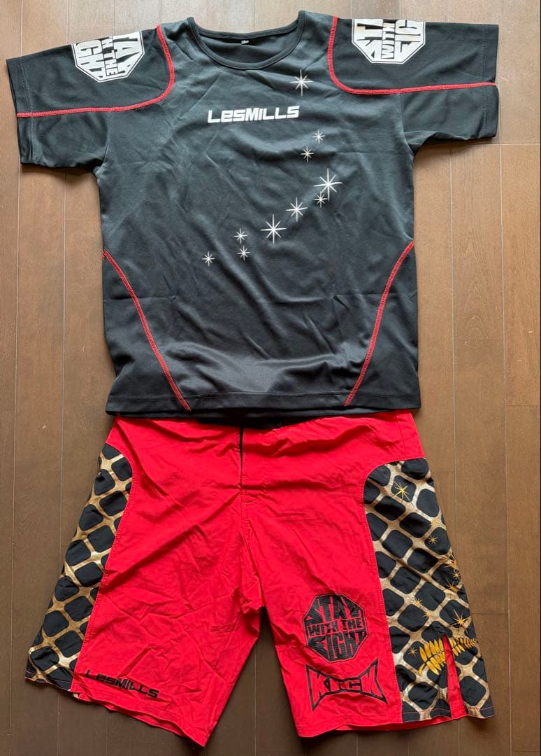 【美品】レスミルズ ボディコンバット トップス ショートパンツ セット 黒/赤