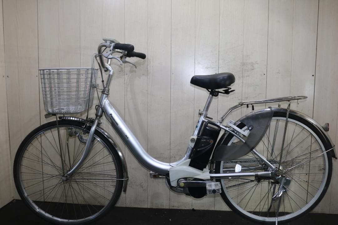 シルバー 電動アシスト自転車 前バスケット付き