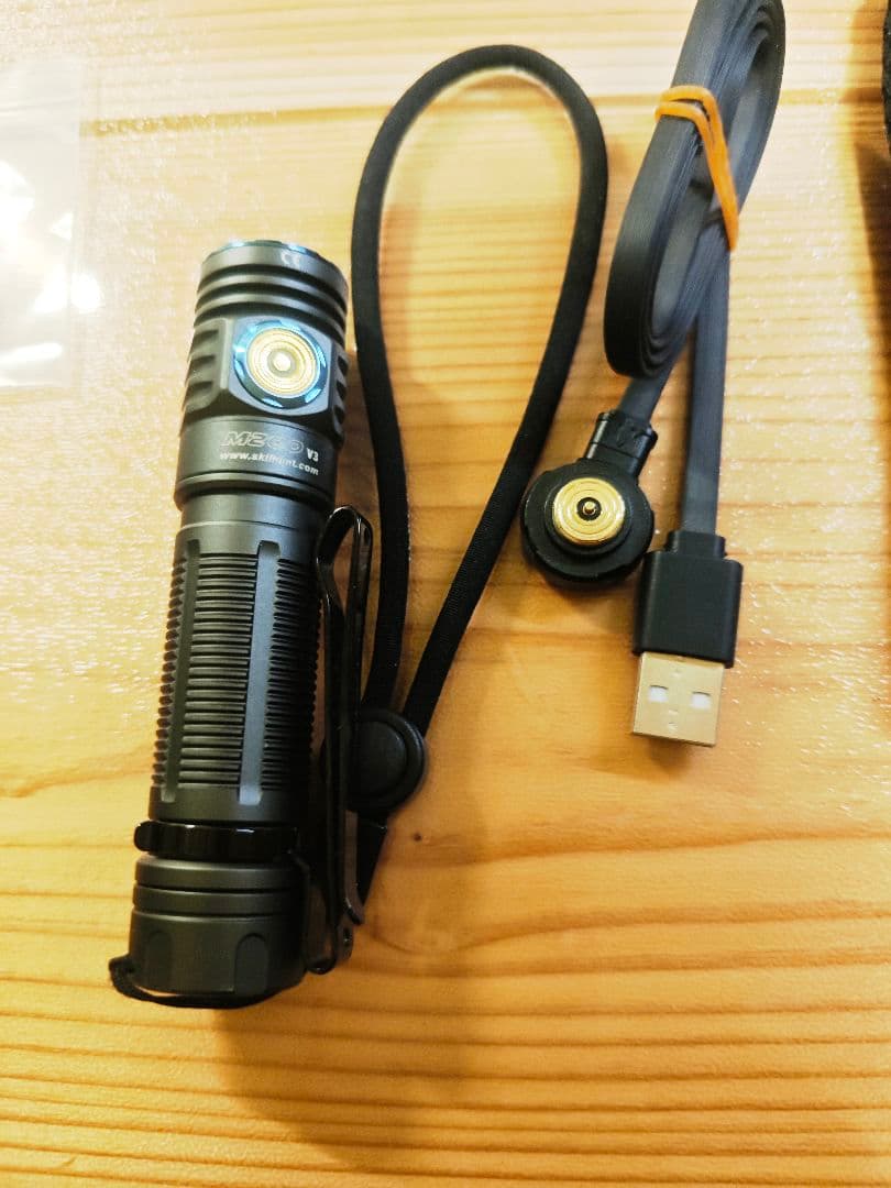 値下げ済★LEDライト USB磁気充電 耐水 マグネットスタンド 付属品多数美品