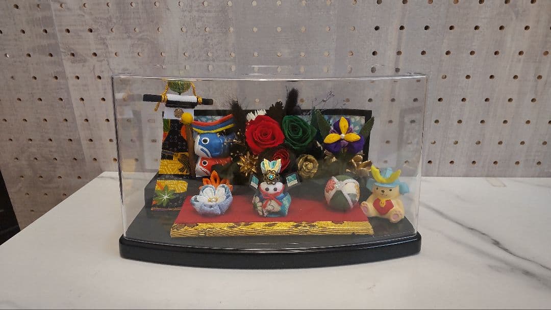 展示品…端午の節句…ちりめん兜うさぎ✤ブリザーブドアレンジ…ケース入り・大