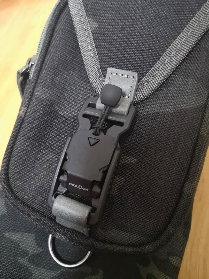 新品同様YUPPY QUOKKAのCODURA1000Dセルフスタンド(迷彩黒)