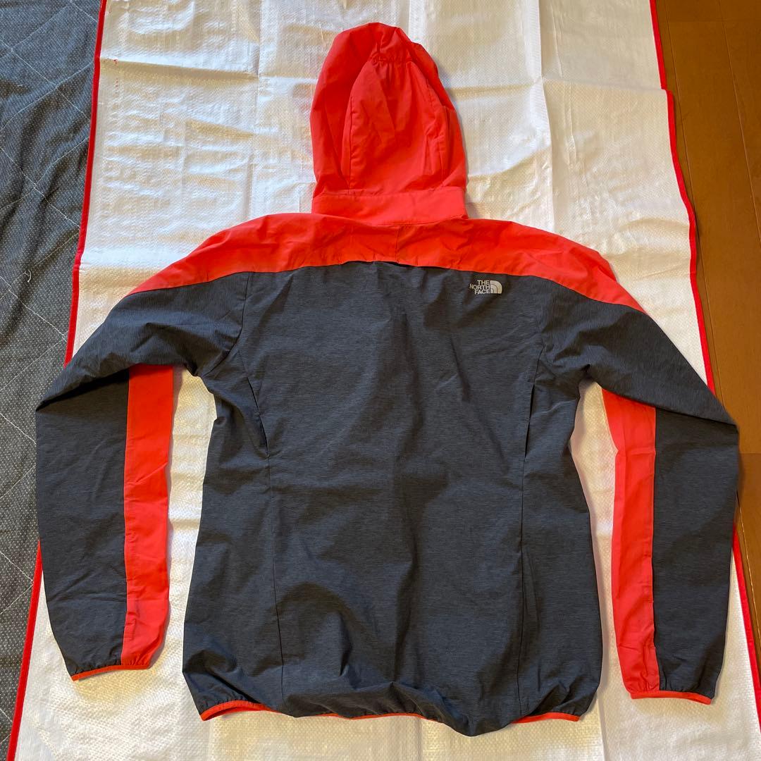 THE NORTH FACE フード付きウィンドブレーカー