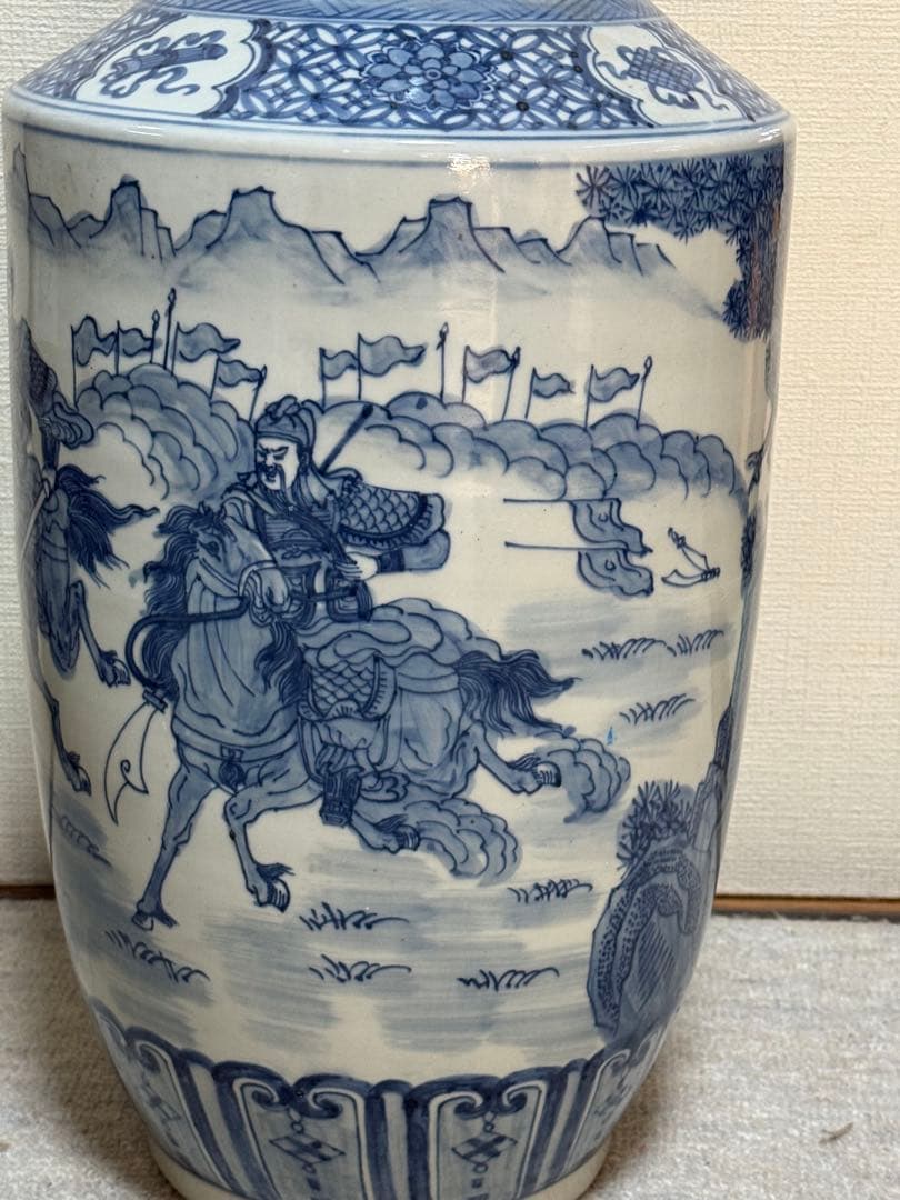 中国　染付　三国志人物図大瓶　大明万暦年製銘　高さ約54.4cm 260408