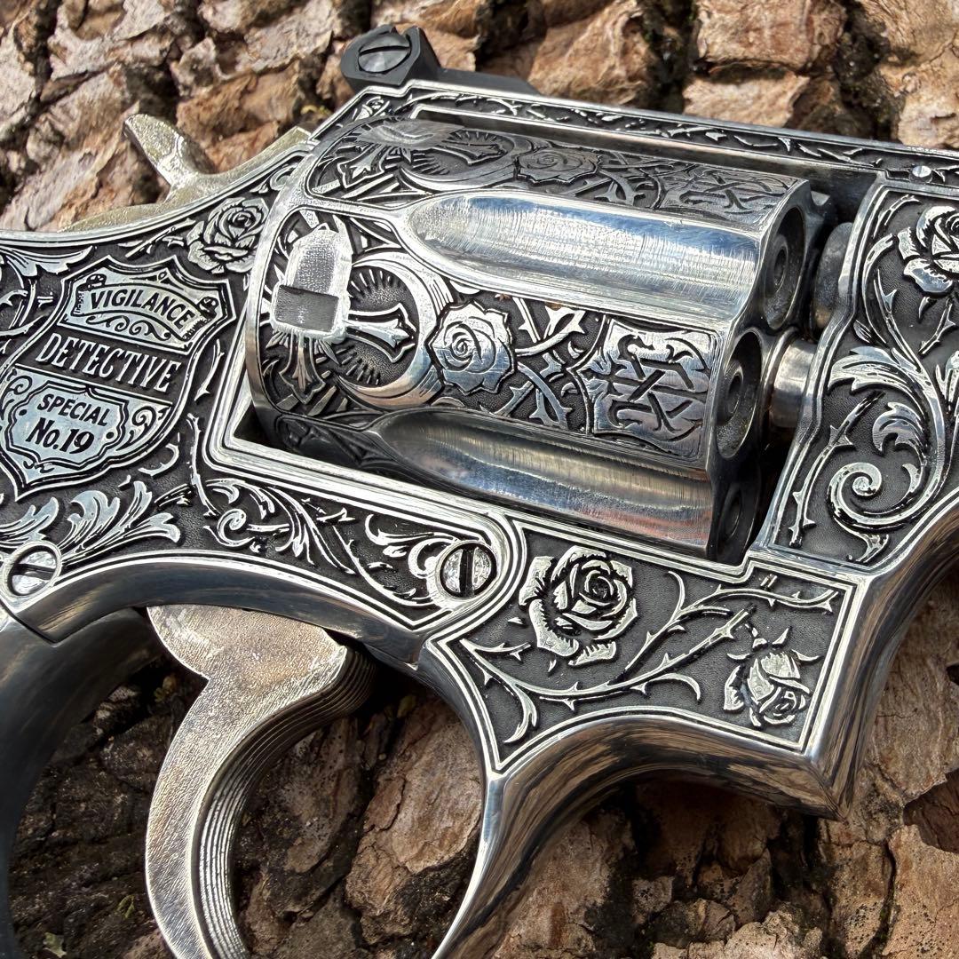 一点物S&W M19 2.5インチ ヴィクトリアン探偵彫刻カスタム 木製グリップ