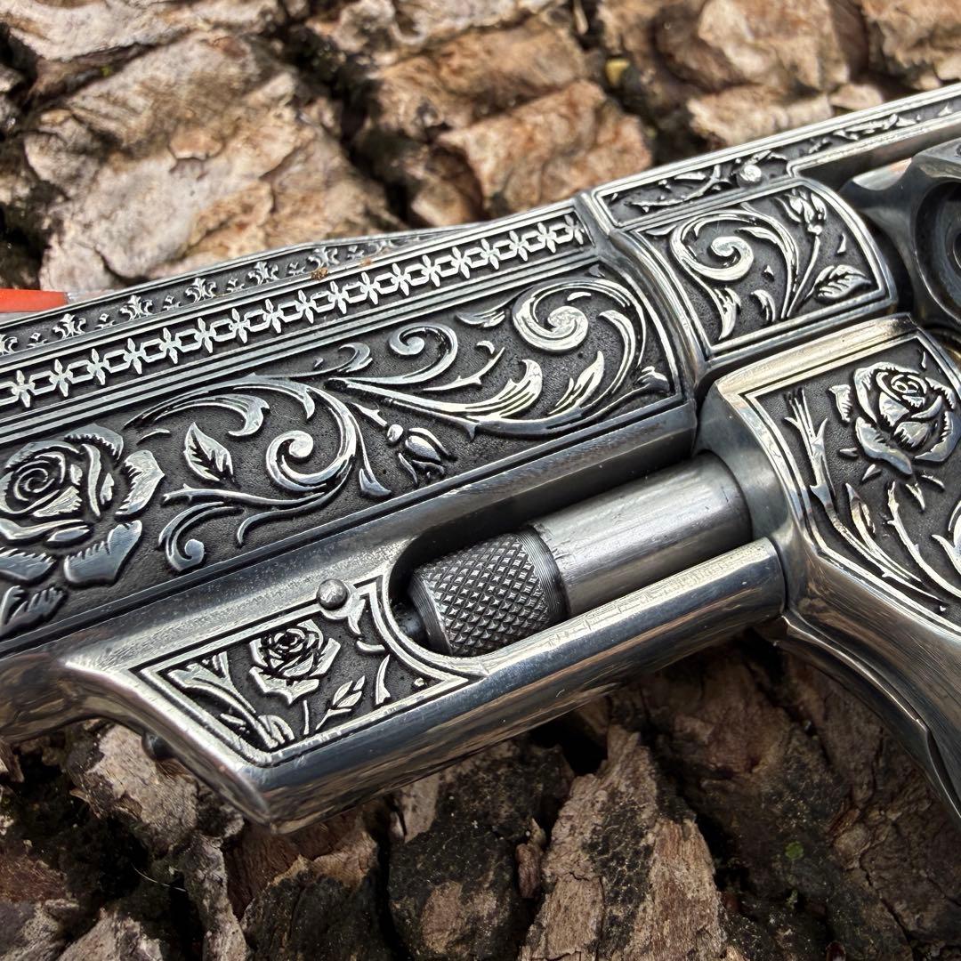 一点物S&W M19 2.5インチ ヴィクトリアン探偵彫刻カスタム 木製グリップ