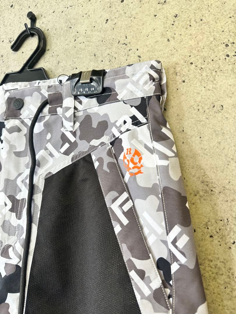 【新品未使用】サイズ4 メンズ ハーフパンツ ラッセルノ 2665