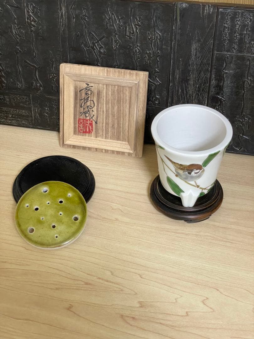 京焼 名工 高橋誠 作 色絵竹雀文 三足香炉 共箱 落款入共布付 逸品